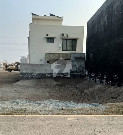 جوبلی ٹاؤن لاہور میں 1 کنال Studio عمارت 1.3 لاکھ میں کرایہ پر دستیاب ہے۔