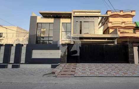 مرغزار آفیسرز کالونی لاہور میں 7 کمروں کا 1 کنال مکان 7.5 کروڑ میں برائے فروخت۔ مرغزار آفیسرز کالونی لاہور میں 7 کمروں کا 1 کنال مکان 7.5 کروڑ میں برائے فروخت۔