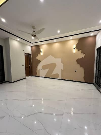 واپڈا ٹاؤن لاہور میں 6 کمروں کا 1 کنال مکان 9.95 کروڑ میں برائے فروخت۔