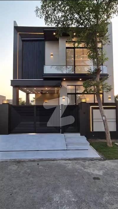 Ideal Modern Lifestyle & Smart Investment Opportunity Premium 5-Marla House for Sale in DHA Phase 9-Town Block D Lahore with 3 Spacious Bedrooms, Premium Construction Quality, Servant Quarter, Terraces & Prime Location
