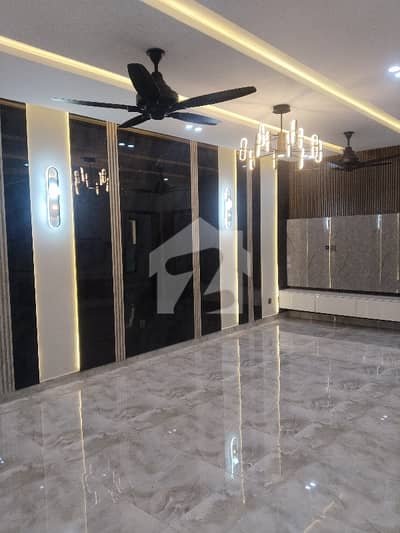 Lower Portion Sized 10 Marla Is Available For Rent In Media Town