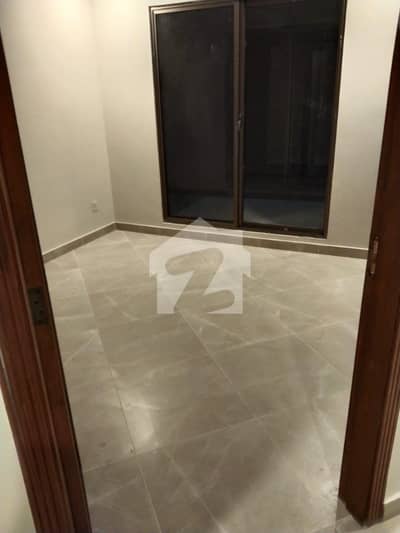Spacious Ft 3-Bed Corner Apartment Gulberg Greens