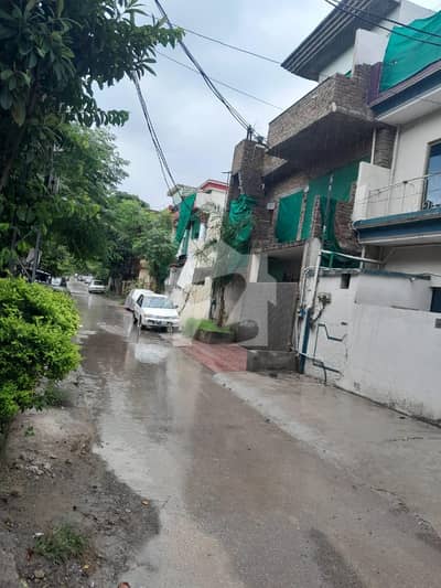 آئی ۔ 10/1 آئی ۔ 10,اسلام آباد میں 2 کمروں کا 4 مرلہ مکان 2.15 کروڑ میں برائے فروخت۔