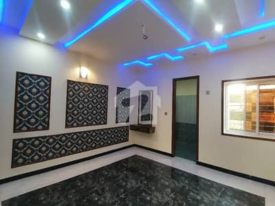 ایل ڈی اے ایوینیو لاہور میں 5 کمروں کا 10 مرلہ مکان 3.6 کروڑ میں برائے فروخت۔