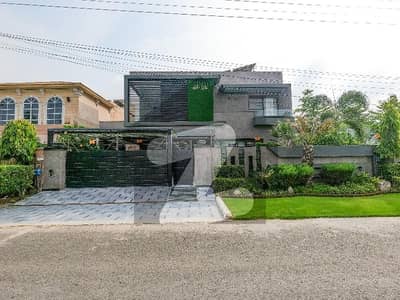 Prime Location 2 Kanal House For Sale Is Available In Central Park - Block A