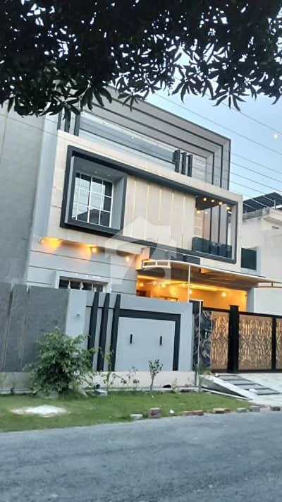 Beautiful House Near To Medical Store And Market