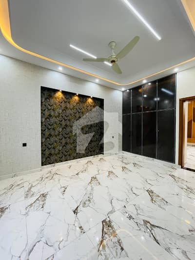 Lower Portion Sized 10 Marla Is Available For Rent In Canal View Housing Scheme