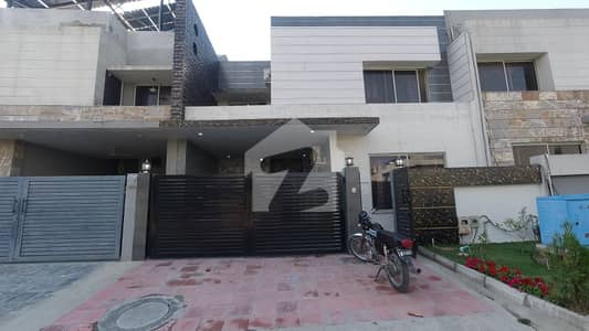 ایم پی سی ایچ ایس - بلاک سی 1 ایم پی سی ایچ ایس ۔ ملٹی گارڈنز,بی ۔ 17,اسلام آباد میں 4 کمروں کا 7 مرلہ مکان 3.5 کروڑ میں برائے فروخت۔