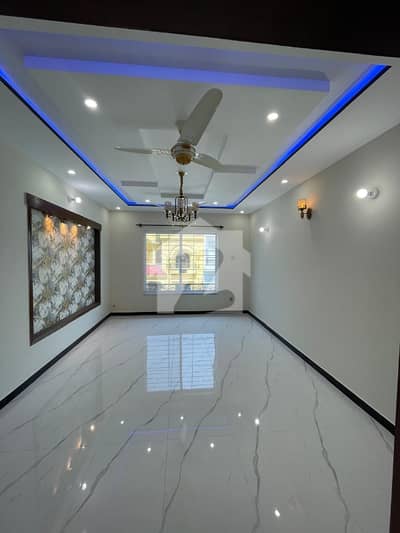 ٹاپ سٹی 1 اسلام آباد میں 7 کمروں کا 1 کنال مکان 2.5 لاکھ میں کرایہ پر دستیاب ہے۔