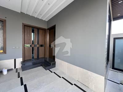 7 Marla Beautiful Location House Available For Sale