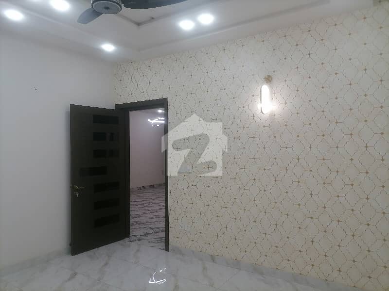 ڈیوائن انکلیو کینال روڈ,فیصل آباد میں 4 کمروں کا 7 مرلہ مکان 4.5 کروڑ میں برائے فروخت۔ ڈیوائن انکلیو کینال روڈ,فیصل آباد میں 4 کمروں کا 7 مرلہ مکان 4.5 کروڑ میں برائے فروخت۔