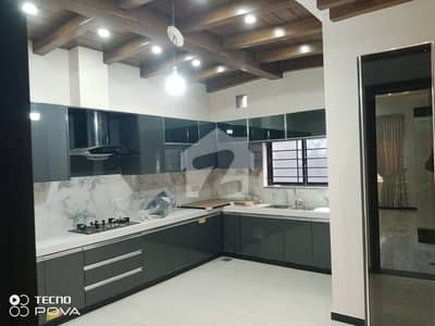 10 Marla Beautiful House Available For Sale