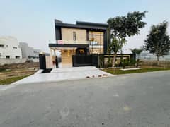 ڈی ایچ اے فیز 7 ڈیفنس (ڈی ایچ اے),لاہور میں 5 کمروں کا 1 کنال مکان 9.7 کروڑ میں برائے فروخت۔