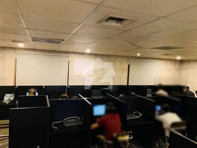 مین بلیوارڈ گلبرگ گلبرگ,لاہور میں 1 کمرے کا 4 مرلہ دفتر 1.35 لاکھ میں کرایہ پر دستیاب ہے۔