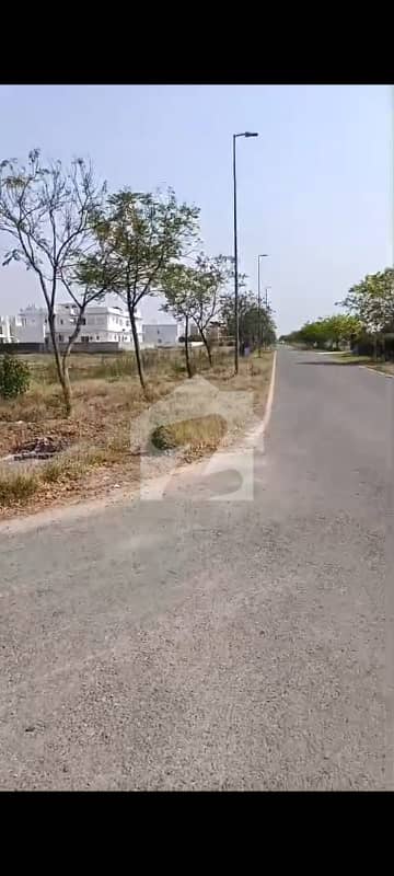 ڈی ایچ اے فیز 7 - بلاک ایکس فیز 7,ڈیفنس (ڈی ایچ اے),لاہور میں 2 کنال رہائشی پلاٹ 10.25 کروڑ میں برائے فروخت۔