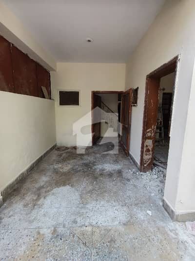 single story for rent for family and female and male bechlor