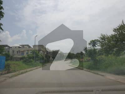 ڈی ایچ اے فیز 2 - سیکٹر بی ڈی ایچ اے ڈیفینس فیز 2,ڈی ایچ اے ڈیفینس,اسلام آباد میں 1 کنال رہائشی پلاٹ 5.0 کروڑ میں برائے فروخت۔