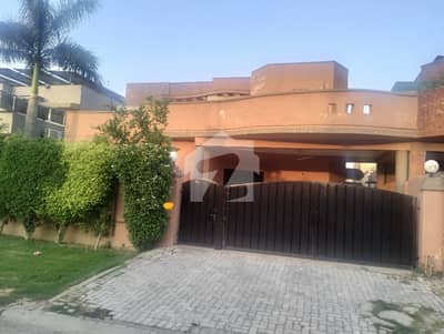 1 Kanal Brig House On main Boulevard Available