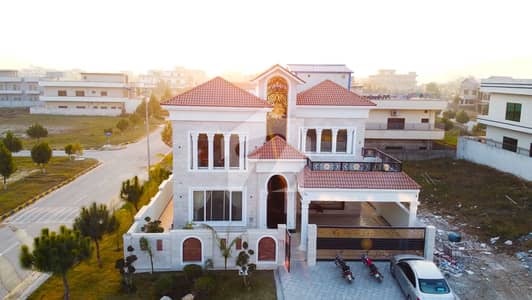 1 Kanal Spanish Fully Furnished House For Sale