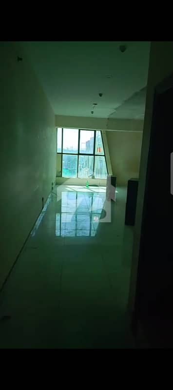 I-8 MARKAZ 3RD FLOOR 750 SQFT OFFICE WITH BATH 100K WITHOUT LIFT