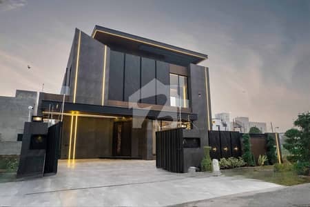 KANAL EYE CATCHING SUPERB LUXURY BUNGALOW FOR SALE ON TOP LOCATION KANAL EYE CATCHING SUPERB LUXURY BUNGALOW FOR SALE ON TOP LOCATION