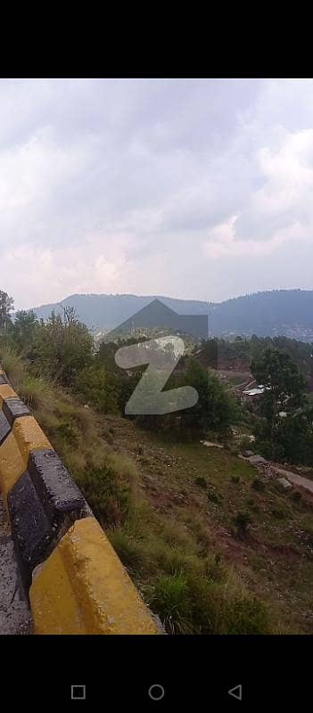 مری ایکسپریس وے مری میں 1 کنال رہائشی پلاٹ 2.6 کروڑ میں برائے فروخت۔