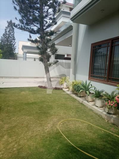 ڈی ایچ اے فیز 7 ڈی ایچ اے ڈیفینس,کراچی میں 5 کمروں کا 1 کنال مکان 15.5 کروڑ میں برائے فروخت۔