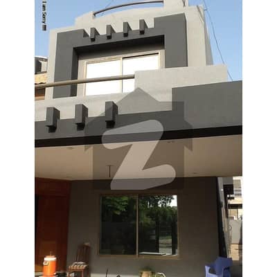 جوہر ٹاؤن لاہور میں 5 کمروں کا 1 کنال مکان 6.25 کروڑ میں برائے فروخت۔
