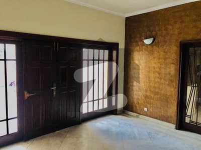 4 Kanal Blue Commercial Building At MM Alam Road For Sale