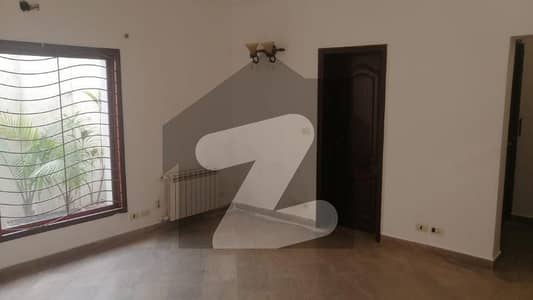 6 Kanal House Ideal Location For Sale