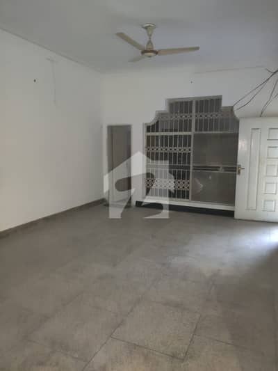 Second Upper Portion Of 10 Marla For Bachelors In Model Town Link Road