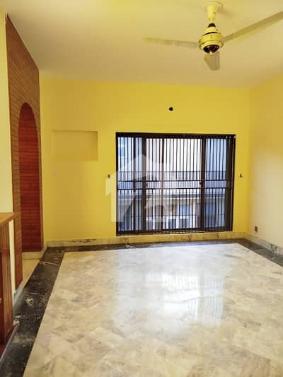 F10 3Bedroom 3bath Upper Portion Chops In Marbal Flooring 3 Car Parking Separate Gate