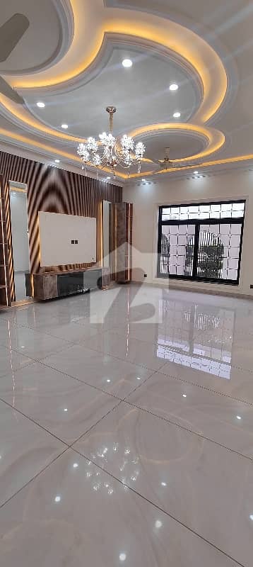 جی ۔ 13 اسلام آباد میں 7 کمروں کا 1 کنال مکان 18.0 کروڑ میں برائے فروخت۔