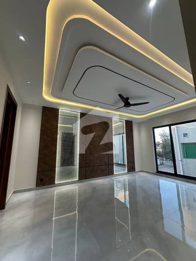 1 KANAL Luxury Upper Portion Available For Rent