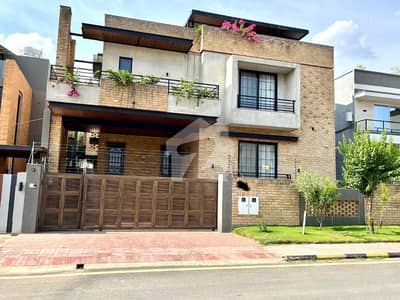 1 Kanal Furnished Designer Villa In Gulberg Residencia Islamabad 5 Bed, Solar, Open Basement & Unique Fresco Art