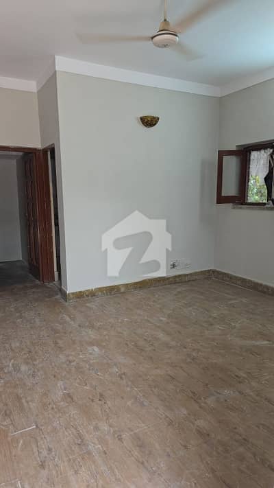 12 Marla Uppr Portion Availble For Rent