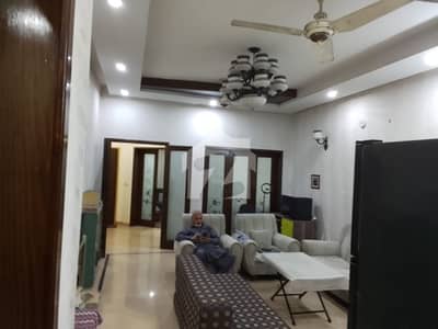 ڈی ایچ اے فیز 8 سابقہ ایئر ایوینیو ڈی ایچ اے فیز 8,ڈی ایچ اے ڈیفینس,لاہور میں 4 کمروں کا 10 مرلہ مکان 4.35 کروڑ میں برائے فروخت۔