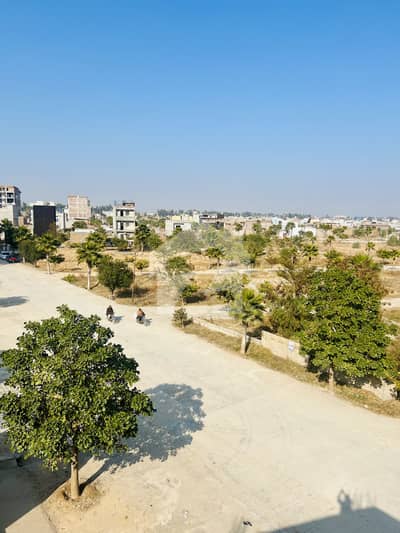 زمر ویلی کشمیر ہائی وے,اسلام آباد میں 8 مرلہ کمرشل پلاٹ 1.36 کروڑ میں برائے فروخت۔