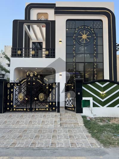 بحریہ نشیمن لاہور میں 3 کمروں کا 5 مرلہ مکان 1.75 کروڑ میں برائے فروخت۔