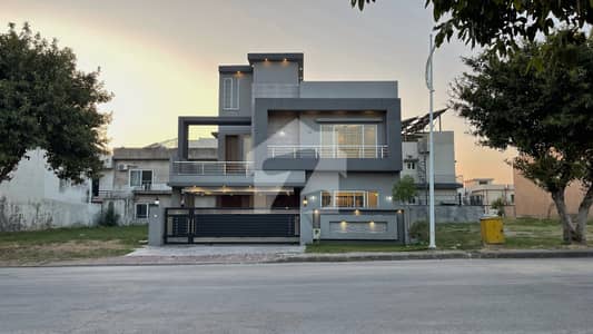 بحریہ ٹاؤن فیز 8 ۔ بلاک ای بحریہ ٹاؤن فیز 8,بحریہ ٹاؤن راولپنڈی,راولپنڈی میں 5 کمروں کا 10 مرلہ مکان 4.5 کروڑ میں برائے فروخت۔