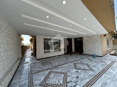 Brand New Designer 1 Kanal House For Rent