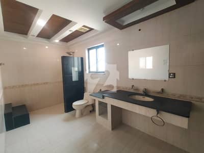 UPPER PORTION 3 BEDS WITH ATTACHED BATHS AVAILABLE FOR RENT (NON-FURNISHED_