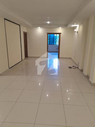 Unfurnished 3 Bedrooms Apartment Available For Rent In Diplomatic Enclave