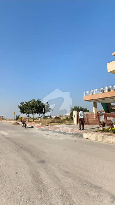 Corner Kanal Plot With Extra Land Sector F-4
