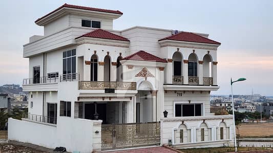 بحریہ ٹاؤن فیز 8 بحریہ ٹاؤن راولپنڈی,راولپنڈی میں 7 کمروں کا 13 مرلہ مکان 8.5 کروڑ میں برائے فروخت۔ بحریہ ٹاؤن فیز 8 بحریہ ٹاؤن راولپنڈی,راولپنڈی میں 7 کمروں کا 13 مرلہ مکان 8.5 کروڑ میں برائے فروخت۔
