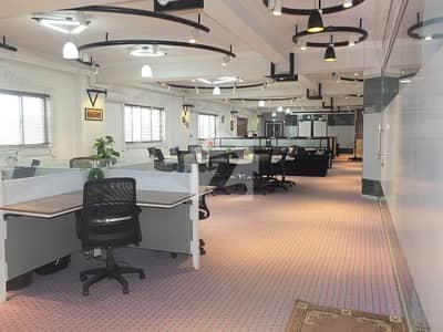 گلبرگ لاہور میں 2 کنال دفتر 30.0 کروڑ میں برائے فروخت۔
