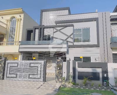 سٹی ہاؤسنگ سوسائٹی گوجرانوالہ میں 5 کمروں کا 10 مرلہ مکان 4.0 کروڑ میں برائے فروخت۔