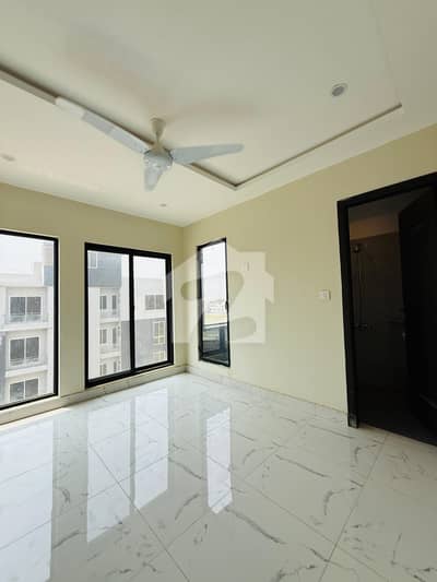Ready-to-Move Luxury Flat Available in B-17 Islamabad!