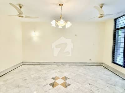 ایف ۔ 8/3 ایف ۔ 8,اسلام آباد میں 5 کمروں کا 1 کنال مکان 6.5 لاکھ میں کرایہ پر دستیاب ہے۔