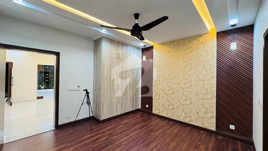 10 Marla House For Sale In Lake City